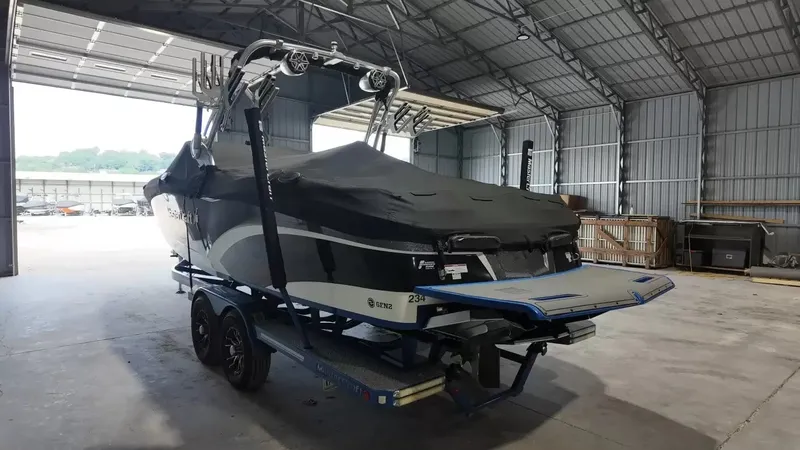 Slide: The Image of MasterCraft X26 2016 - 81