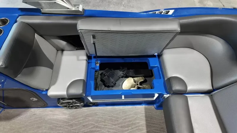Slide: The Image of MasterCraft X26 2016 - 67