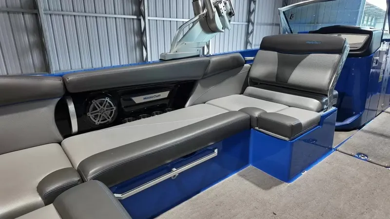 Slide: The Image of MasterCraft X26 2016 - 55