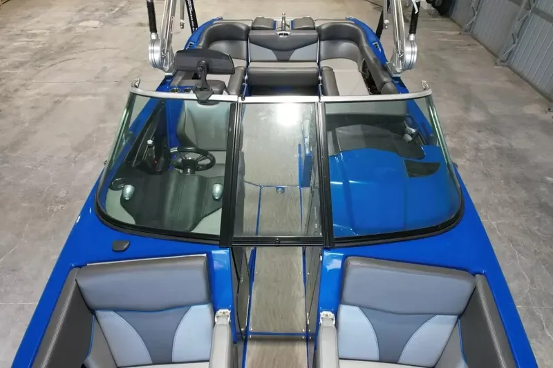 Slide: The Image of MasterCraft X26 2016 - 28