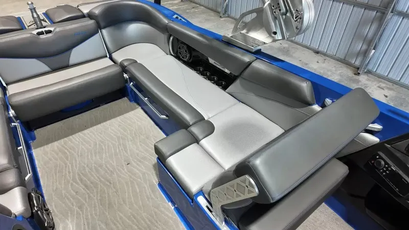 Slide: The Image of MasterCraft X26 2016 - 59