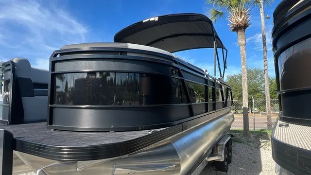 Slide: The Image of Veranda VR235L 2027 - 2
