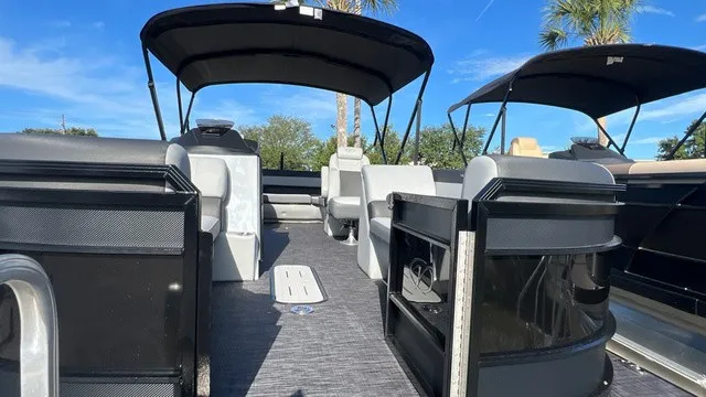 Slide: The Image of Veranda VR235L 2027 - 5