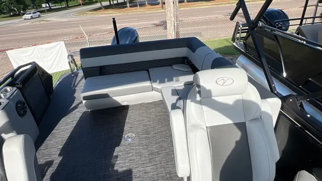 Slide: The Image of Veranda VR235L 2027 - 8