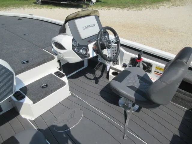 Slide: The Image of Vexus Avx2085s /Mercury 250XL Proxs 4Stroke / 2027 - 25