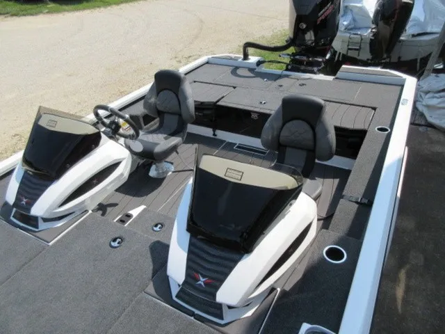 Slide: The Image of Vexus Avx2085s /Mercury 250XL Proxs 4Stroke / 2027 - 24