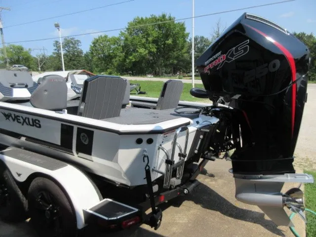 Slide: The Image of Vexus Avx2085s /Mercury 250XL Proxs 4Stroke / 2027 - 15