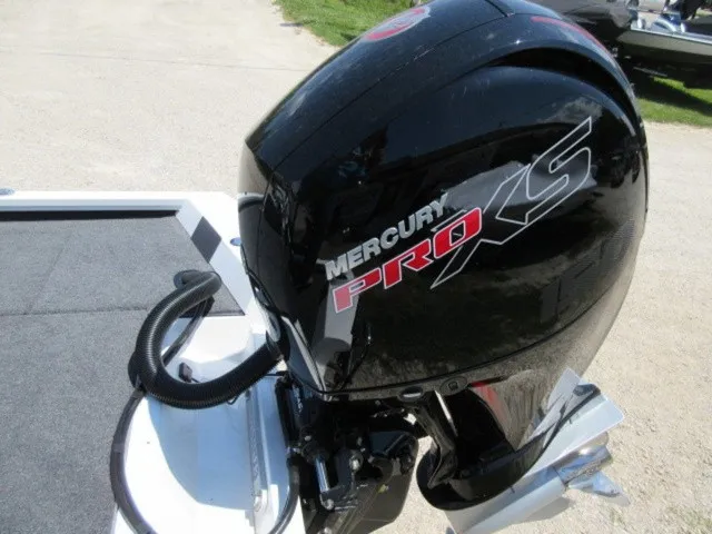 Slide: The Image of Vexus AVX1980 / Mercury 150 Proxs 4-Stroke / T 2026 - 16