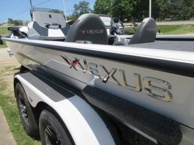 Slide: The Image of Vexus AVX1980 / Mercury 150 Proxs 4-Stroke / T 2026 - 3