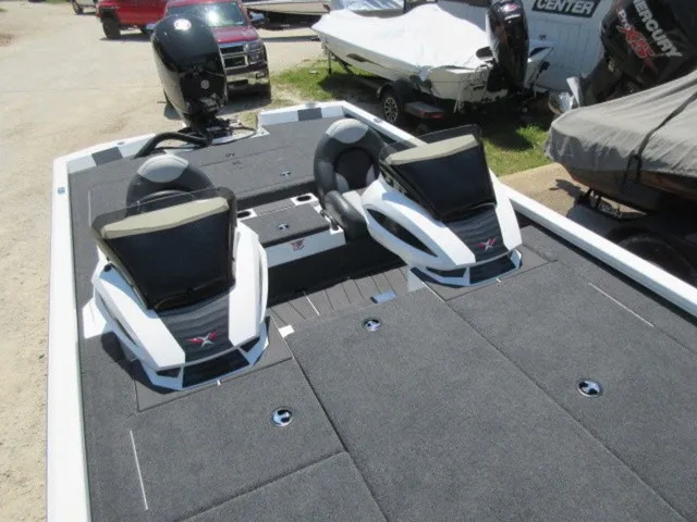 Slide: The Image of Vexus AVX1980 / Mercury 150 Proxs 4-Stroke / T 2026 - 22