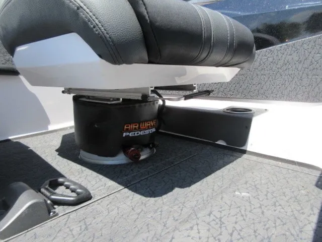 Slide: The Image of Vexus VXS21 / Mercury 300L Racing TM / Trailer 2026 - 18