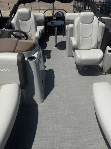 Slide: The Image of Sylvan Mirage Cruise 820 LZ 2023 - 15