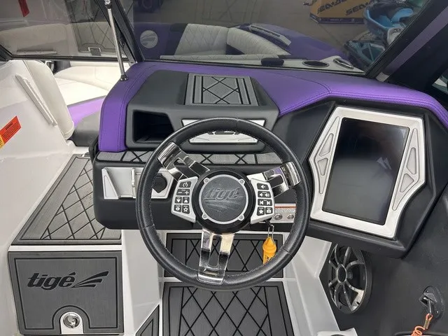 Slide: The Image of Tigé RZX2 2018 - 18