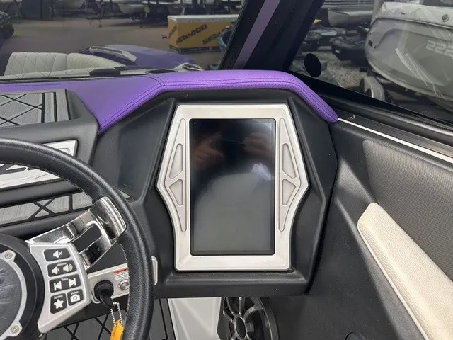Slide: The Image of Tigé RZX2 2018 - 19