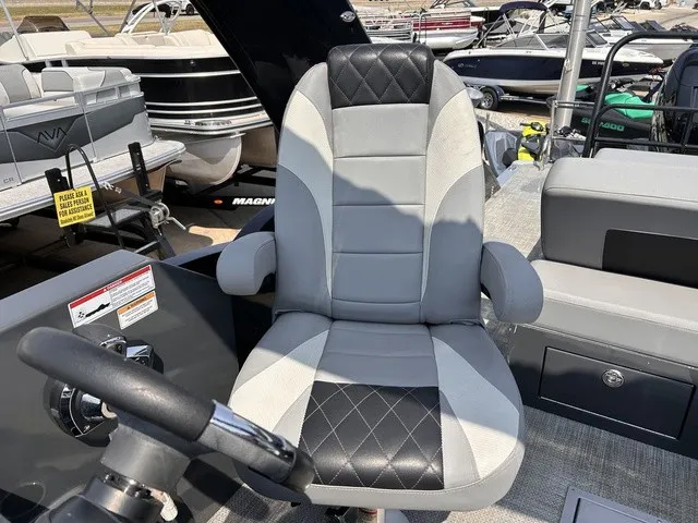 Slide: The Image of Massimo T27 Limited 2023 - 27