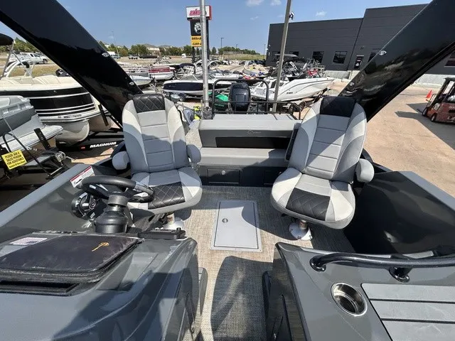 Slide: The Image of Massimo T27 Limited 2023 - 19