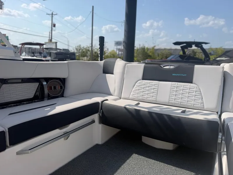 Slide: The Image of MasterCraft X22 2020 - 17
