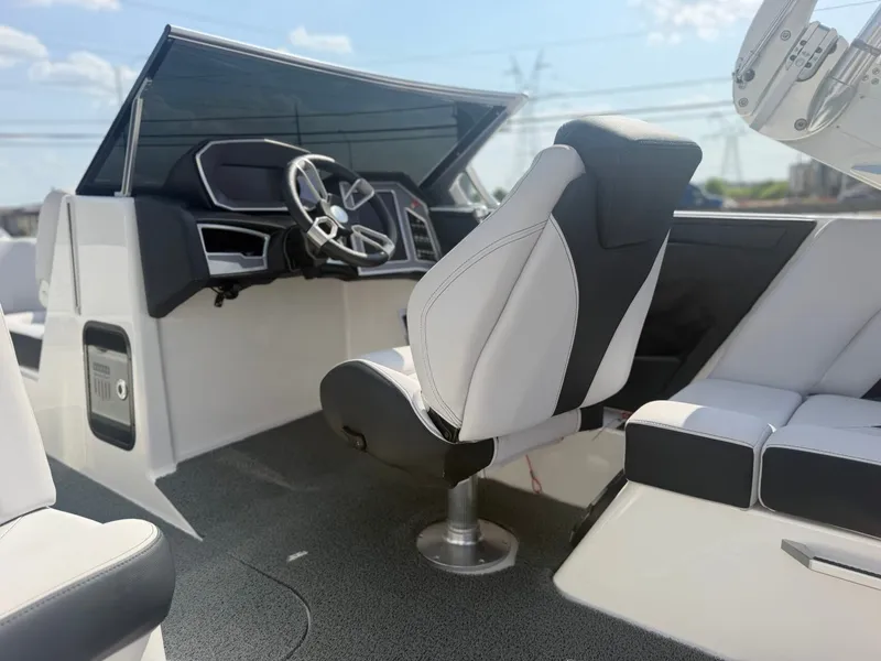 Slide: The Image of MasterCraft X22 2020 - 15