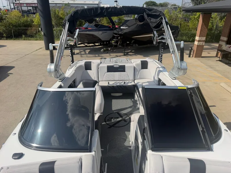 Slide: The Image of MasterCraft X22 2020 - 20