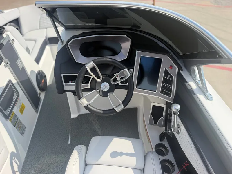 Slide: The Image of MasterCraft X22 2020 - 16