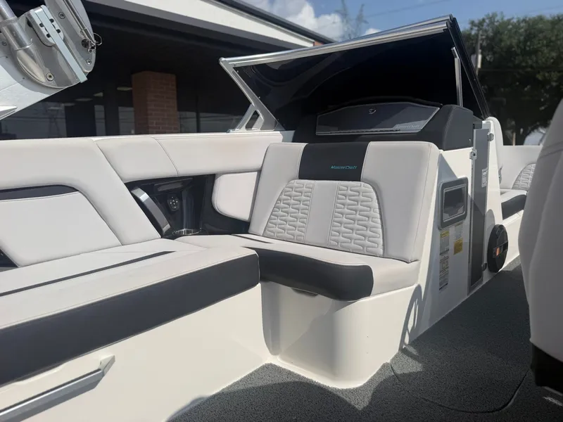 Slide: The Image of MasterCraft X22 2020 - 14
