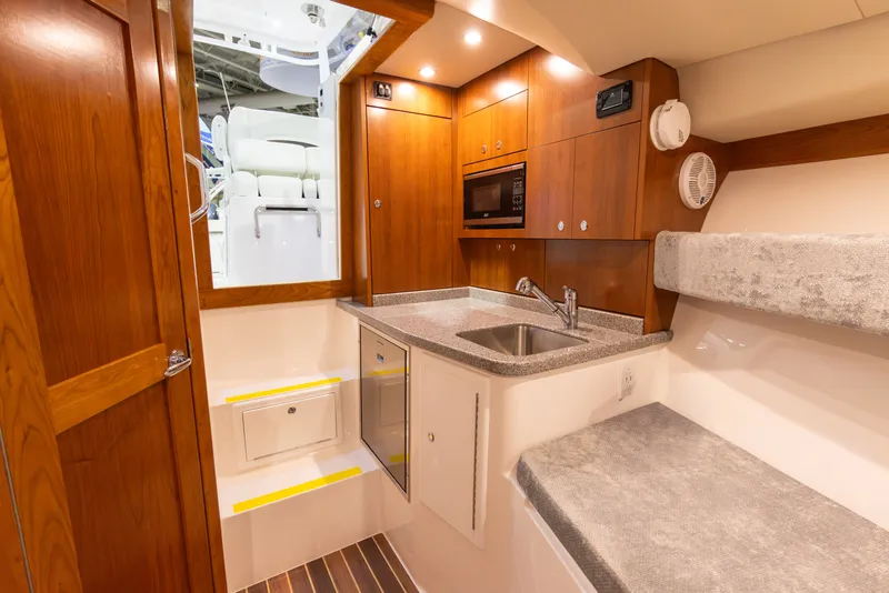 Slide: The Image of Albemarle 30 Express 2023 - 18