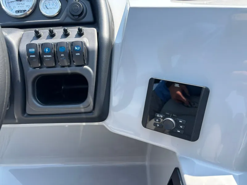 Slide: The Image of Bentley Pontoons 200 LEGACY NAVIGATOR 2027 - 20
