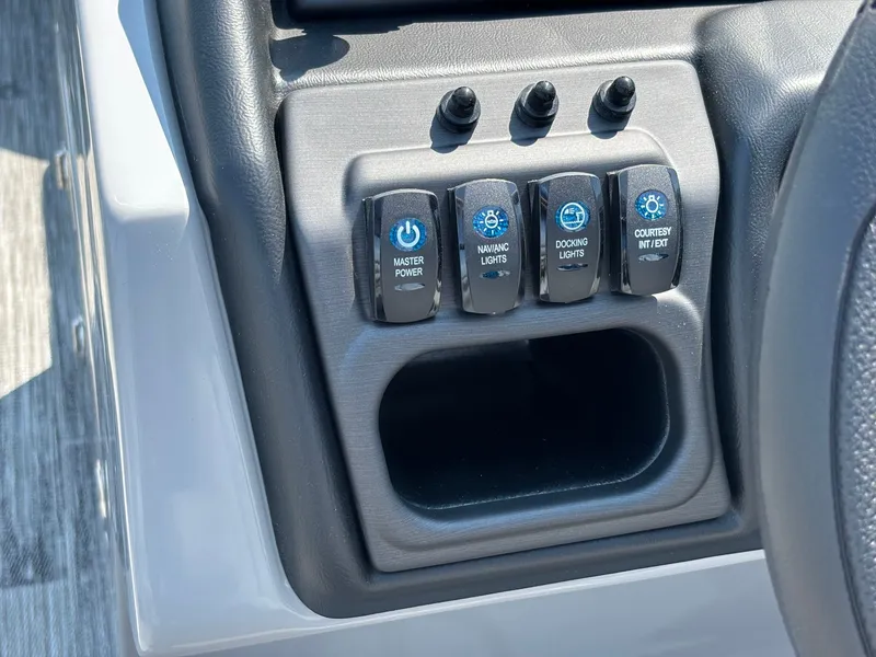 Slide: The Image of Bentley Pontoons 200 LEGACY NAVIGATOR 2027 - 19