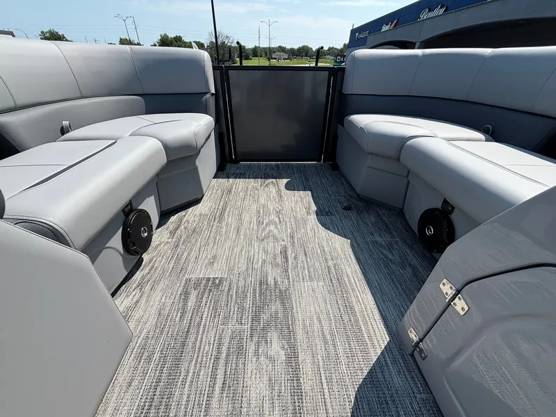 Slide: The Image of Bentley Pontoons 200 LEGACY NAVIGATOR 2027 - 14