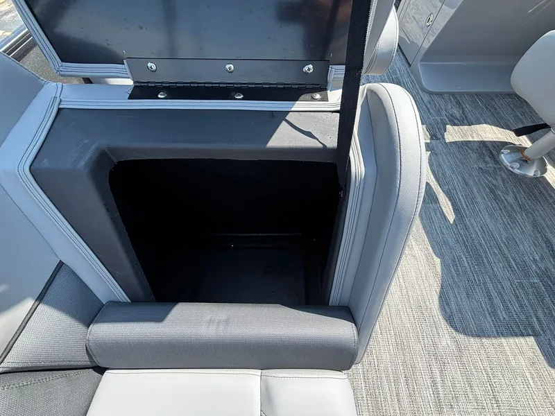 Slide: The Image of Bentley Pontoons 200 LEGACY NAVIGATOR 2027 - 25