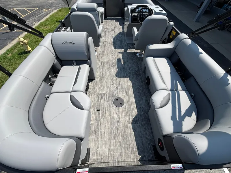 Slide: The Image of Bentley Pontoons 200 LEGACY NAVIGATOR 2027 - 24