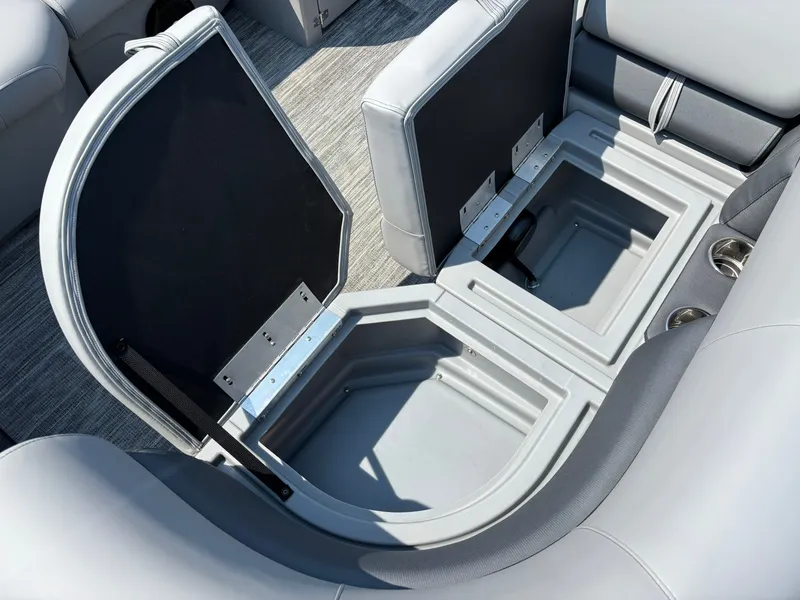 Slide: The Image of Bentley Pontoons 200 LEGACY NAVIGATOR 2027 - 11