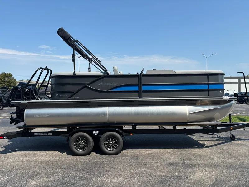 Slide: The Image of Bentley Pontoons 200 LEGACY NAVIGATOR 2027 - 5