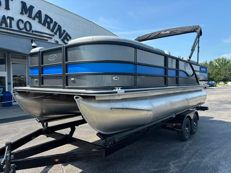 Slide: The Image of Bentley Pontoons 200 LEGACY NAVIGATOR 2027 - 3