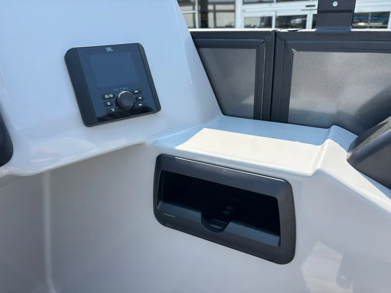 Slide: The Image of Bentley Pontoons 200 LEGACY NAVIGATOR 2027 - 22