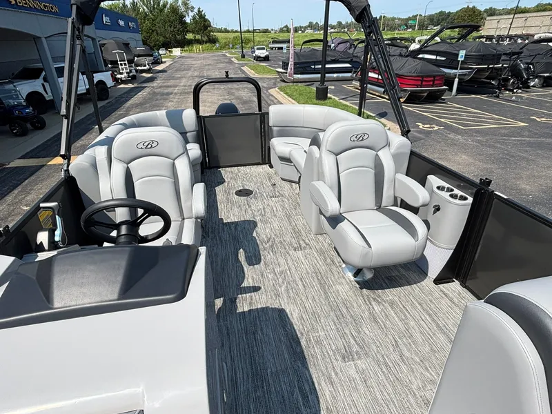 Slide: The Image of Bentley Pontoons 200 LEGACY NAVIGATOR 2027 - 17
