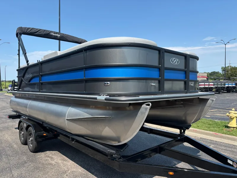 Slide: The Image of Bentley Pontoons 200 LEGACY NAVIGATOR 2027 - 4
