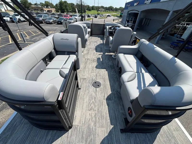 Slide: The Image of Bentley Pontoons 200 LEGACY NAVIGATOR 2027 - 32