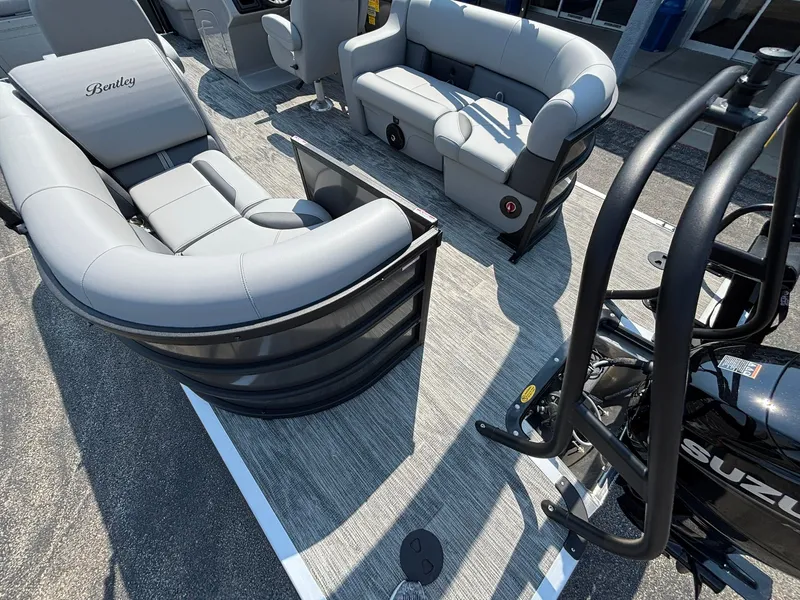 Slide: The Image of Bentley Pontoons 200 LEGACY NAVIGATOR 2027 - 31