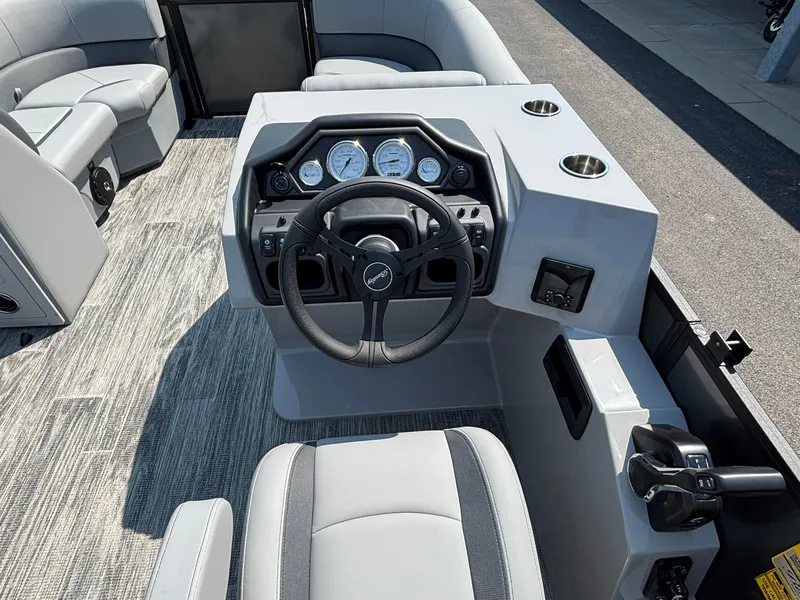 Slide: The Image of Bentley Pontoons 200 LEGACY NAVIGATOR 2027 - 18