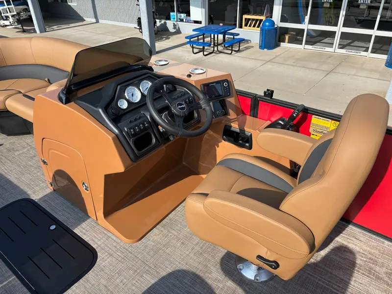 Slide: The Image of Bentley Pontoons 223 LEGACY NAVIGATOR 2027 - 18