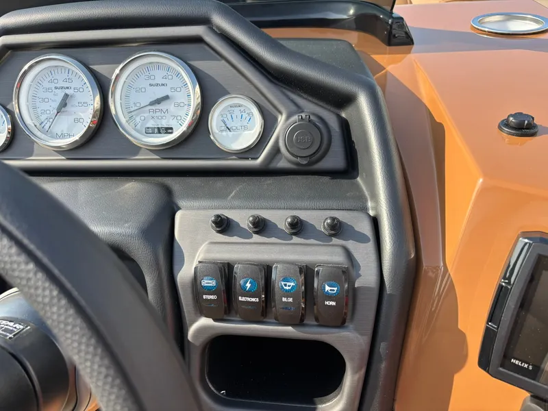 Slide: The Image of Bentley Pontoons 223 LEGACY NAVIGATOR 2027 - 23