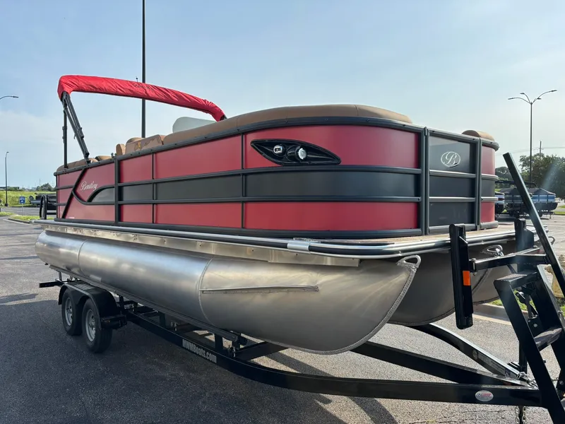 Slide: The Image of Bentley Pontoons 223 LEGACY NAVIGATOR 2027 - 5