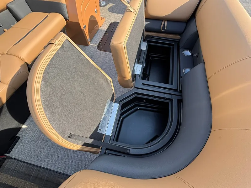 Slide: The Image of Bentley Pontoons 223 LEGACY NAVIGATOR 2027 - 12