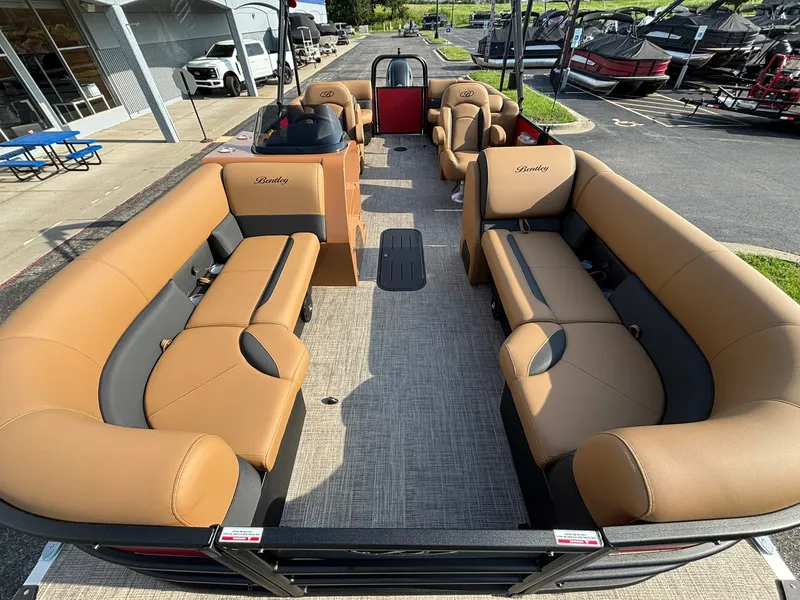 Slide: The Image of Bentley Pontoons 223 LEGACY NAVIGATOR 2027 - 10