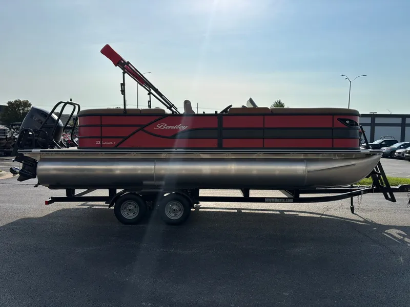 Slide: The Image of Bentley Pontoons 223 LEGACY NAVIGATOR 2027 - 6