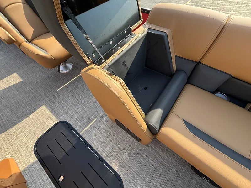 Slide: The Image of Bentley Pontoons 223 LEGACY NAVIGATOR 2027 - 13