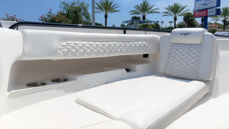 Slide: The Image of Tidewater 302 CC Adventure 2027 - 21