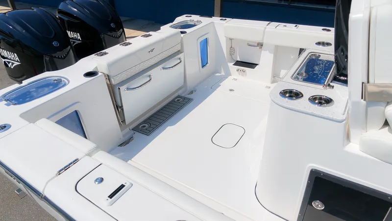 Slide: The Image of Tidewater 302 CC Adventure 2027 - 7