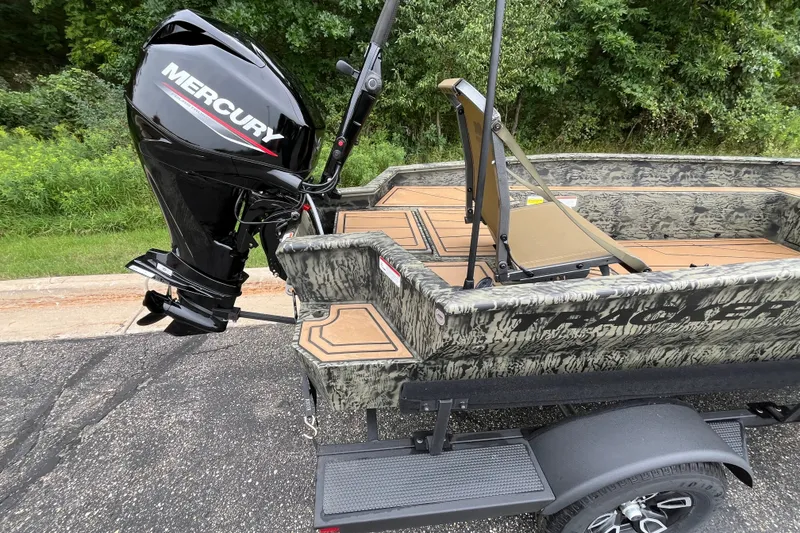 Slide: The Image of 2026 Tracker Grizzly 1650 T Prairie Wings Edition boat with Mercury outboard motor. - 24